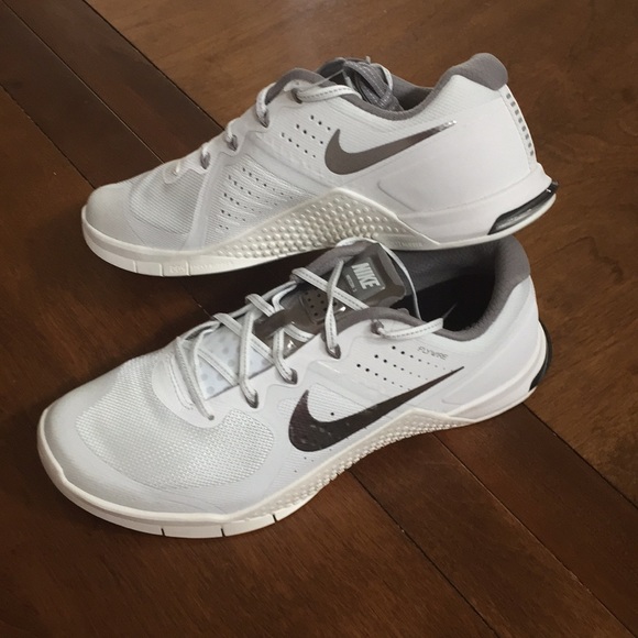 nike metcon 4 lace length